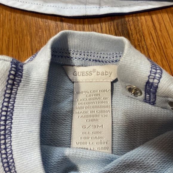 NWT Guess baby 2pc set boys size 6-9 mos. 👶 - Picture 2 of 6